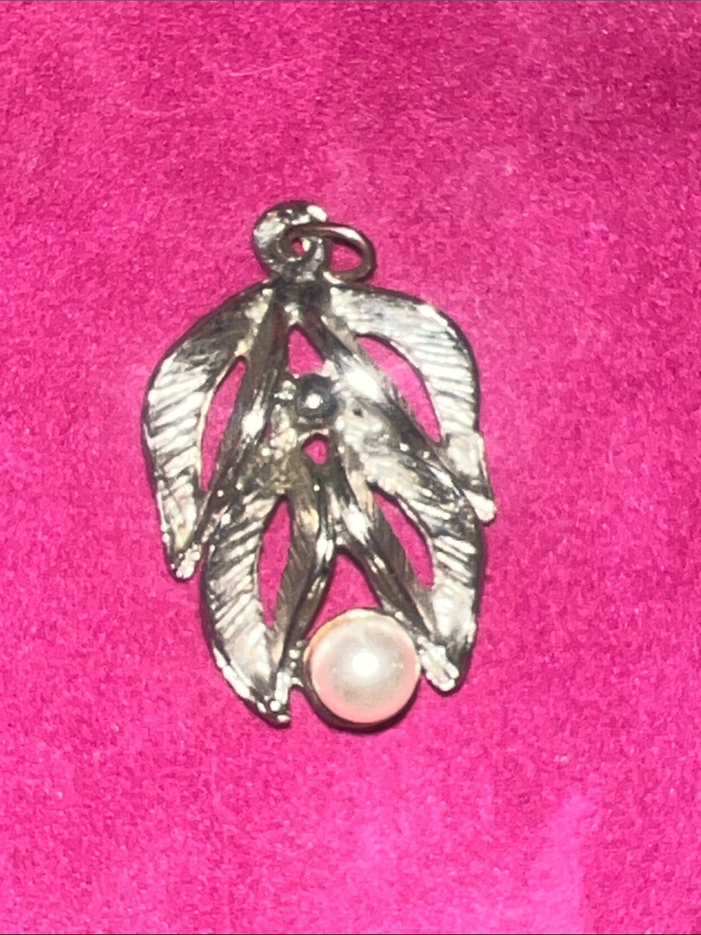 Silver tone  Leaf Pendant with Pearl Accent - vintage
